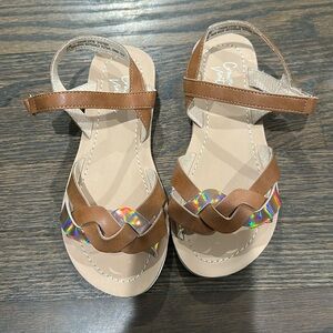 New Crown Vintage Charlotte Brown Kids Sandals with Holographic Detail Sz 2M